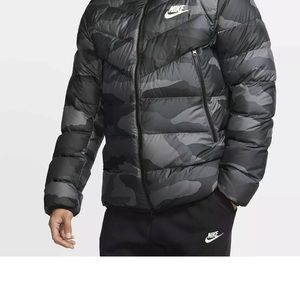 Nike Down Fill Winndrunner jacket sz small men’s